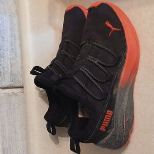 Puma Kids Size 2 Black and Red Sneakers